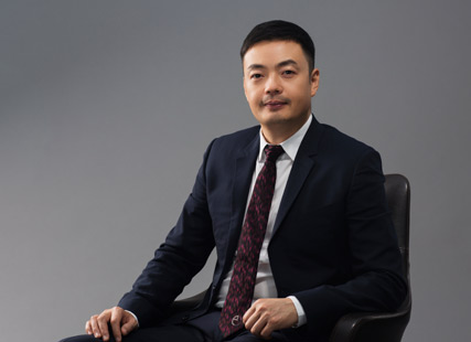 姚荣君撬动企业战略咨询创始人、董事长          洞察商业变革 引领创新未来          在姚荣君看来，咨询公司的角色正在发生深刻变化。曾经，咨询公司被视为军师、智囊，是点石成金的角色。伴随着互联网不断打破信息鸿沟，咨询不仅要在外部找到企业的独特优势，更要从内部入手，通过技术创新推动产品革新，将逻辑可能性转变为现实可及性。【阅读全文】
